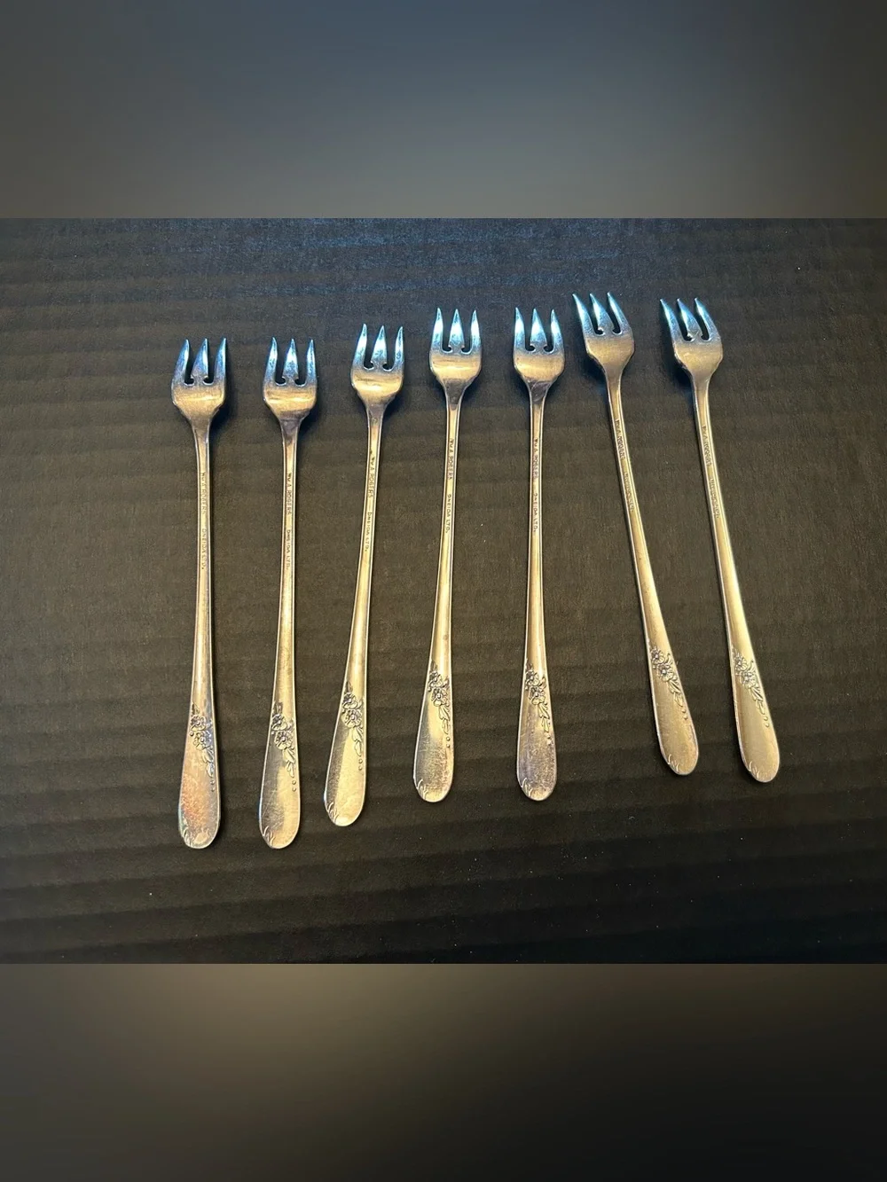Set Of 7 Oneida Wm A Rogers Stainless Cocktail Forks Oysters Floral Pattern